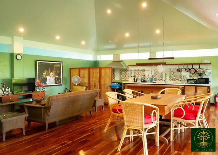 Vista Verde, Family Living