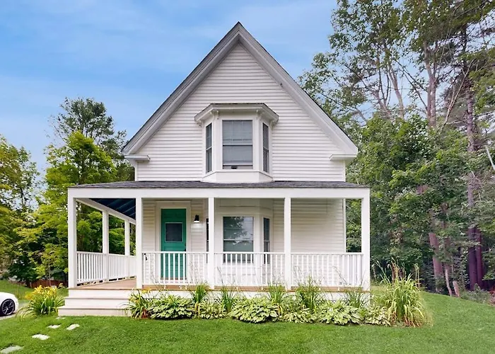 Charming Camden Retreat With Front Porch, Deck And Wifi