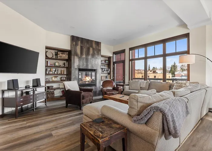 Expansive Luxury Condo - Downtown - Summer Ac