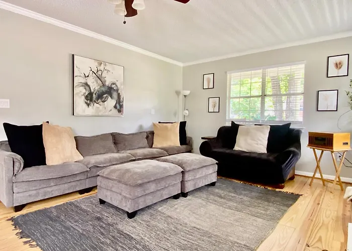 Cozy Home Away From Home - Pet-Friendly, King Bed