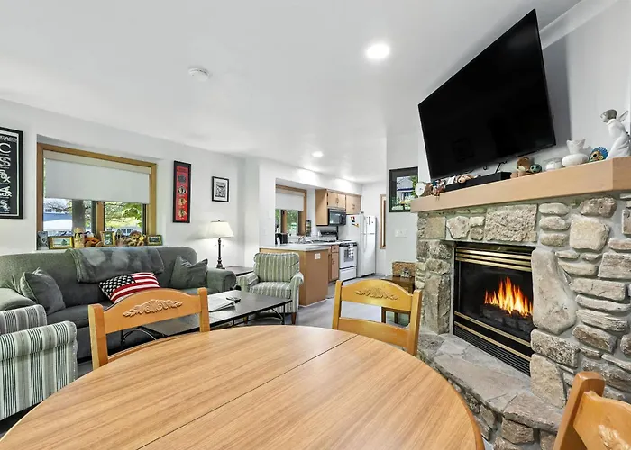 Hilltop Hideaway Unit B-5 By Simple Life Rentals