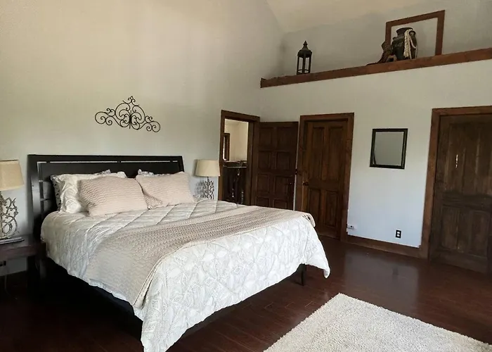 Mountain Modern 4 Bedroom Cabin On Hiking Trails