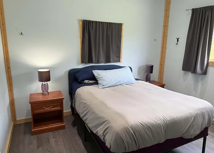 Pine Marten Wilderness Cabin - Hot Tub & Mountain Views
