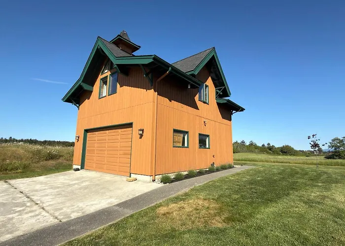 Olympic Oasis Tranquil Retreat Near Dungeness Wildlife Refuge Hot Tub