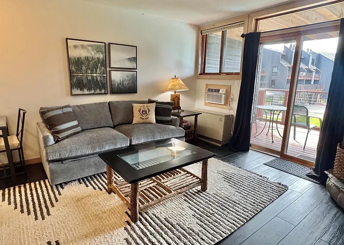 Lutsen Ski-In/Ski-Out | Lake View | Pet-Friendly
