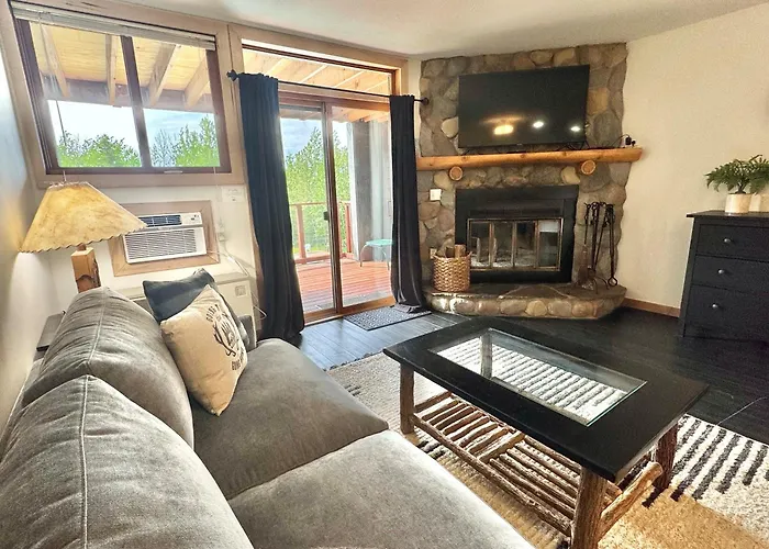 Lutsen Ski-In/Ski-Out | Lake View | Pet-Friendly
