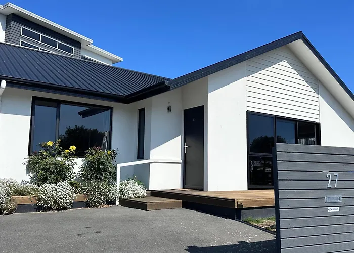 Sunny Warm Modern Home Steps To Oamaru Town Centre