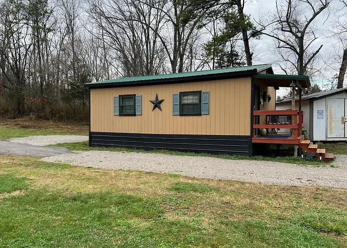 Country Cottage Lake Cumberland King Bed