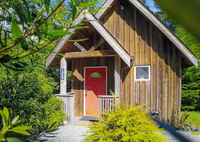Rising Tide- Cabin In Ucluelet