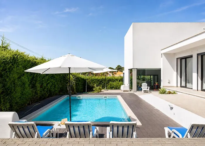 Sesimbra Villa With Private Pool And Garden - Total Privacy