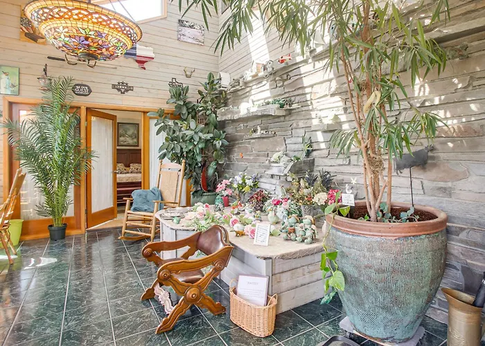 Unique Home W/ Beautiful Mtn Views!