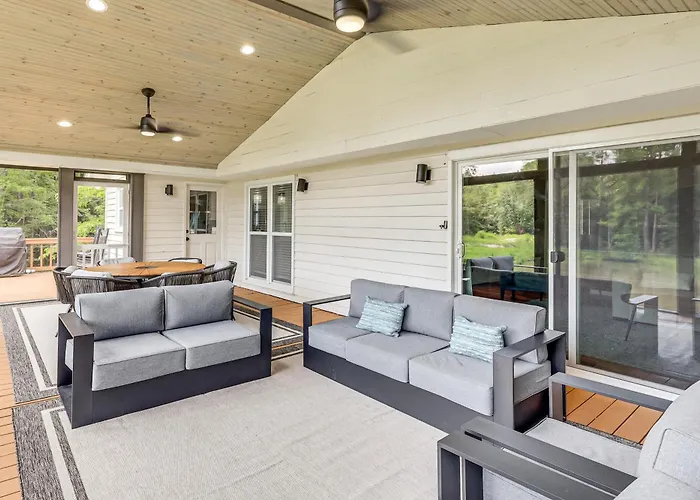 Private Dock: Lake Oconee Waterfront Escape!