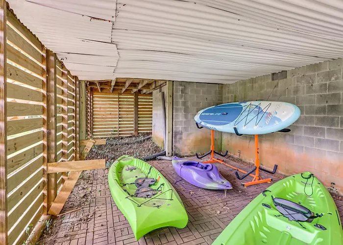 Private Dock: Lake Oconee Waterfront Escape!