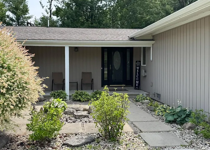 3 Mi To Dtwn Alpena: Family Home W/ Yard!