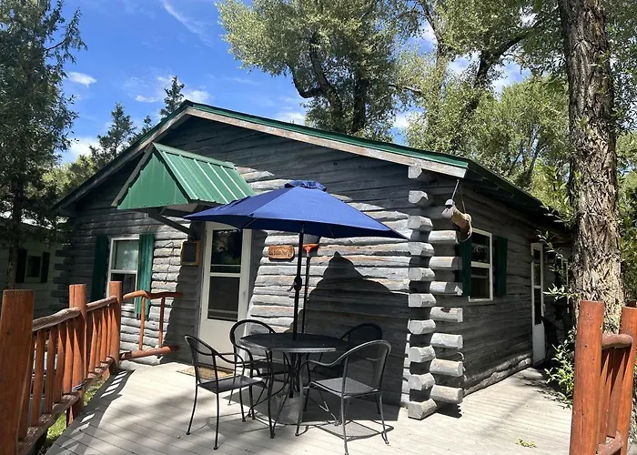 Tranquil Two Bedroom Cabin In Riverside, Wyoming
