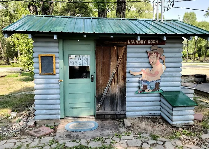 Tranquil Two Bedroom Cabin In Riverside, Wyoming