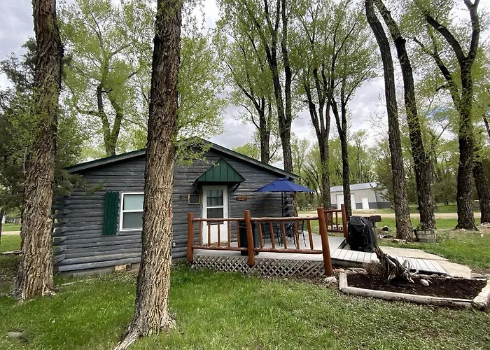 Tranquil Two Bedroom Cabin In Riverside, Wyoming