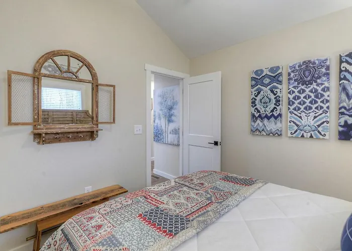 Embrace Nature In This Cozy Cabin With Fire Pit In Monteagle, Tennessee