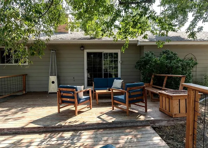 Remodeled Mountain Retreat With Hot Tub And Scenic Views Near Trails In Lander, Wyoming