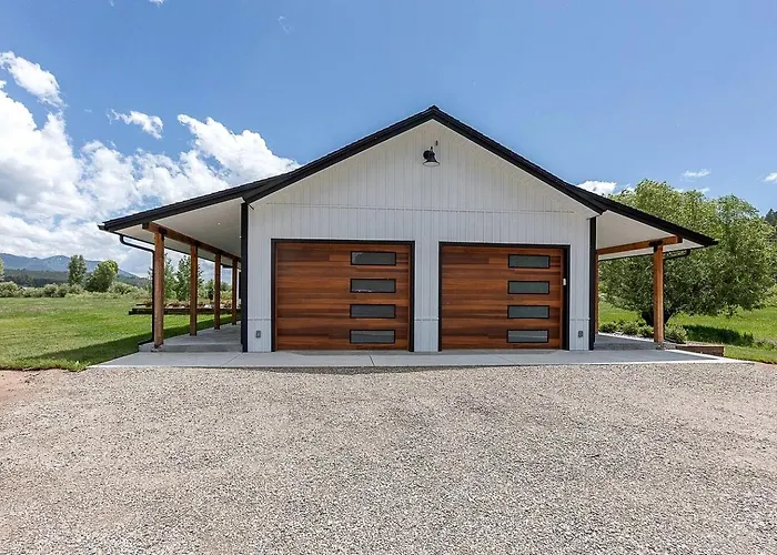 Scenic Riverside Cabin With Private Trail Access And Fly Fishing Near Alpine, Wyoming
