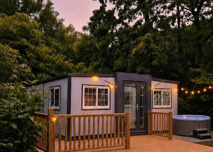 Modern Container Home Private Hot Tub & Fire Pit Near Pipestem State Park