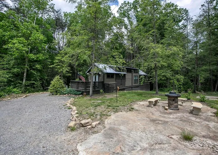 Stunning Cottage Nestled Amidst Trees With Fire Pit In Monteagle, Tennessee