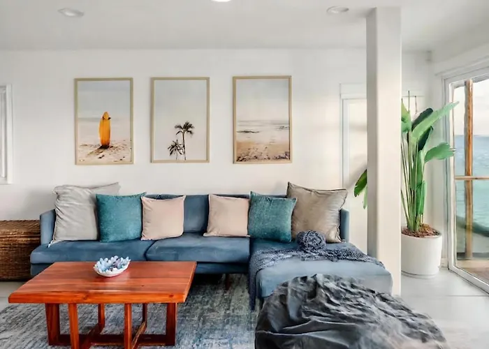 Malibu Beachfront Home With Rock Spa Ocean Views & Huge Deck