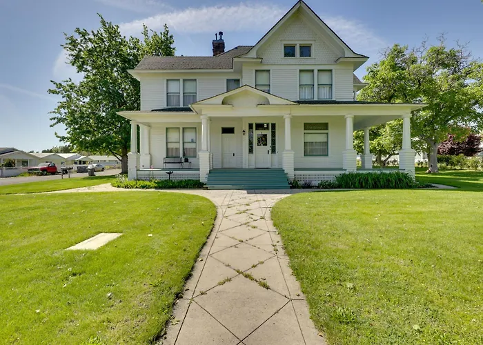 2 Mi To River: Historic Clarkston Home W/ Views!