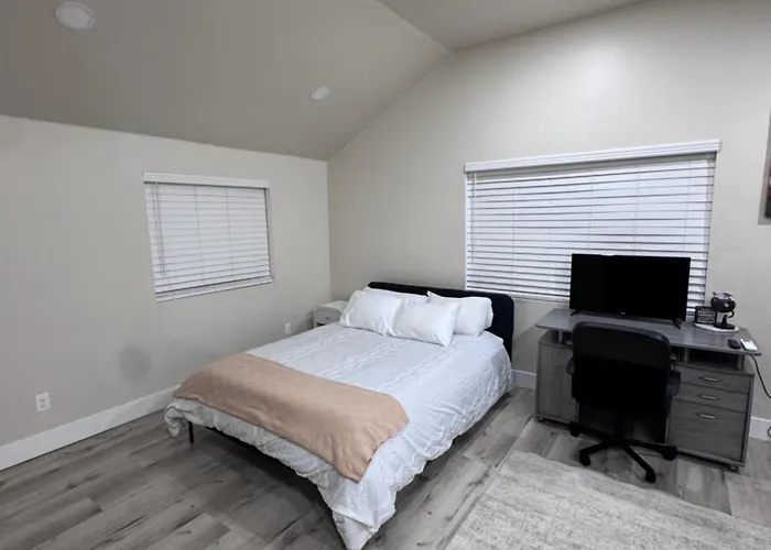 Private Studio, Near Dt & Cal Expo, Free Parking