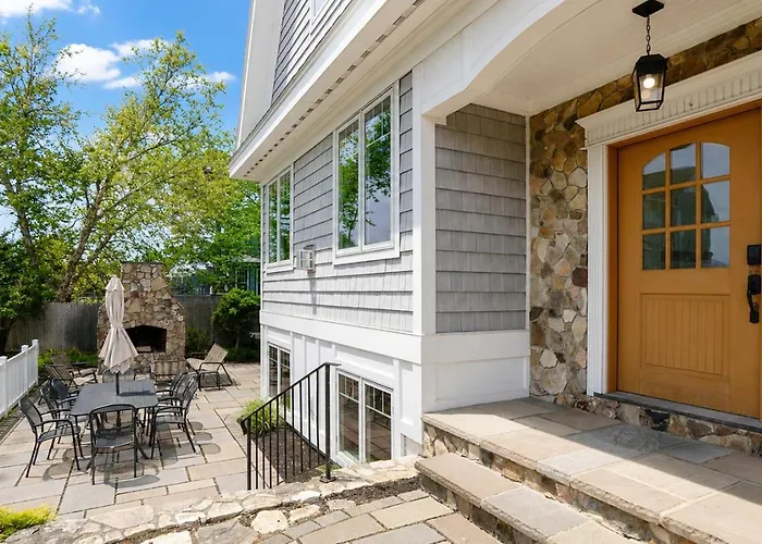 Sea Breeze By Bayley Vacation Rentals
