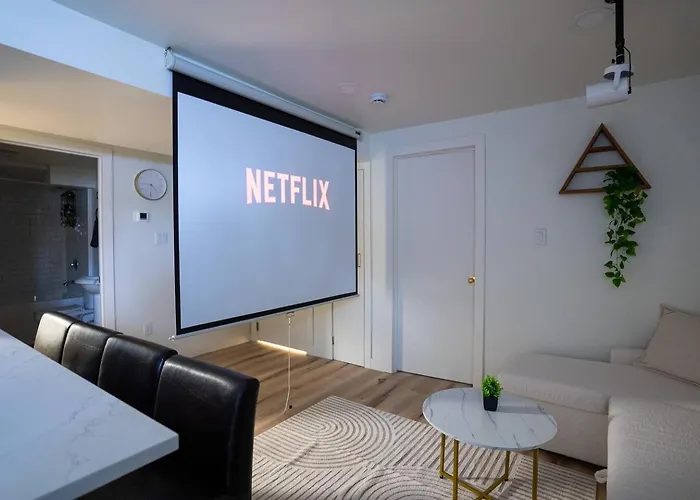 Newly Renovated Modern Private Suite W Workspace