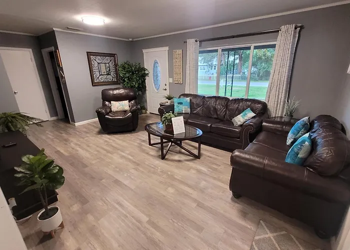 Cozy Cottage - Sleeps 8 - Close To Silver Springs & Wec