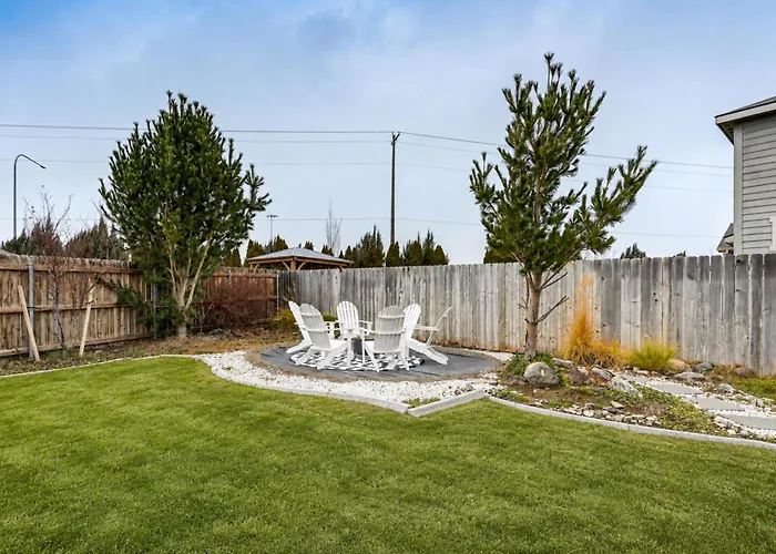 Fenced Yard & Fire Pit! Kennewick Family Retreat
