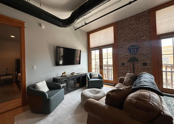 Chic 3Br Industrial Loft Main St W Garage