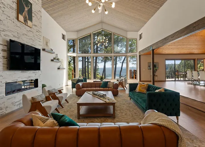The Gathering Place! Sleeps 24, Lakeview, Game Room