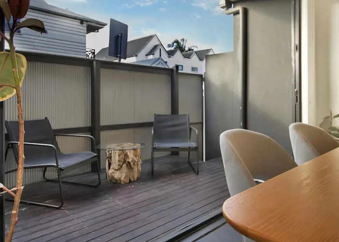 Grosvenor House - Private Townhouse, South Yarra