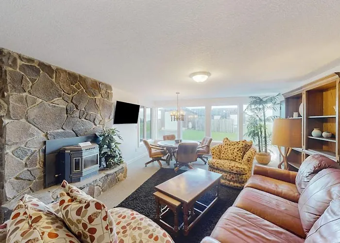 Ocean View 70S-Themed Home With Beach Access Grill Funky Interior & W&D