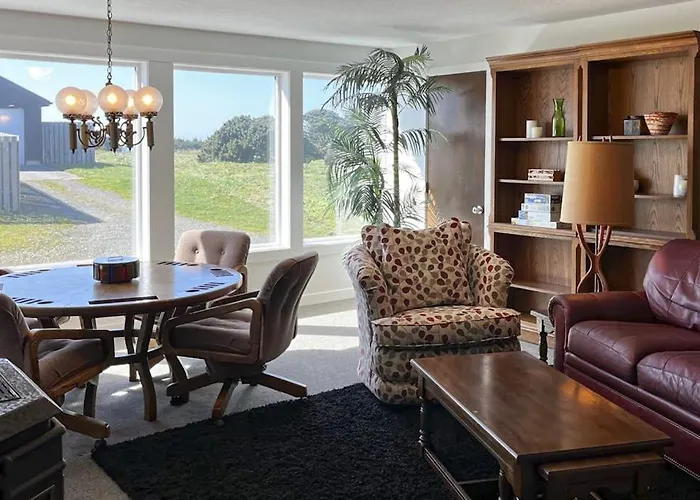 Ocean View 70S-Themed Home With Beach Access Grill Funky Interior & W&D