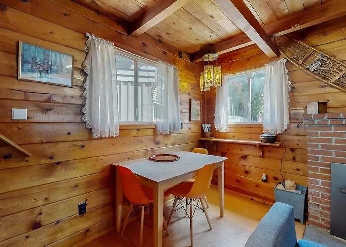 Cozy & Comfortable Mountain Cabin With Great Government Camp Location