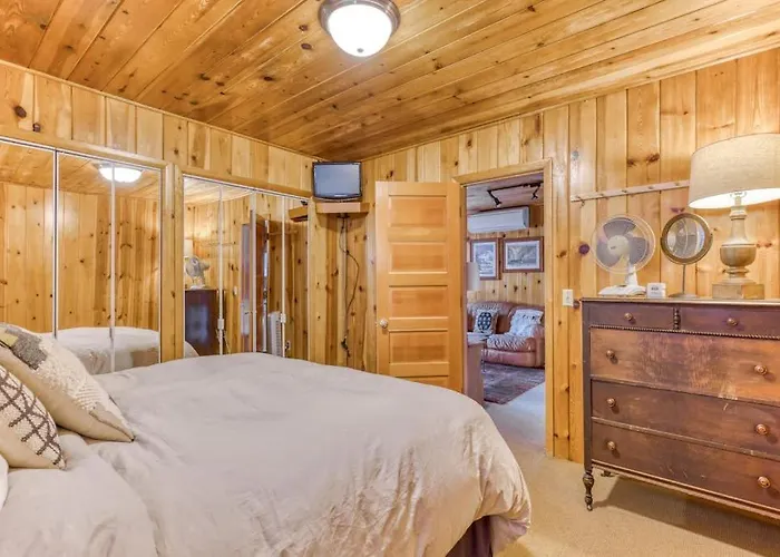 Cozy Pine Interior Home In The Heart Of Government Camp