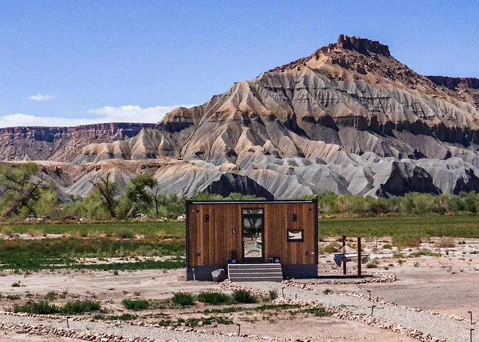 Modern Glass Retreat By Capitol Reef