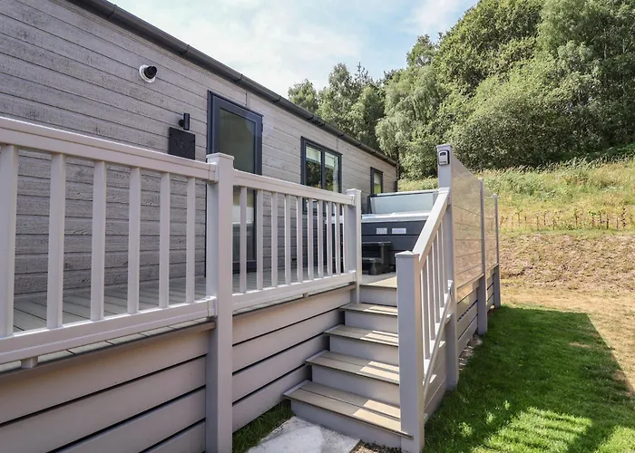 Cedar Lodge 3 Bedrooms With Hot Tub