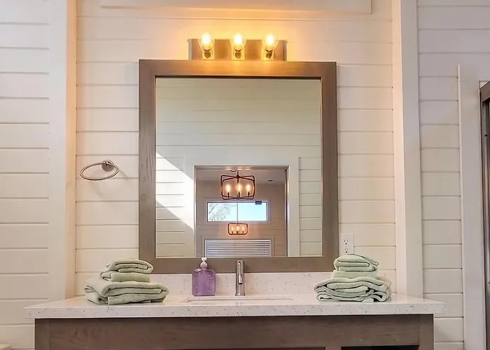 Th 28 Vineyard Vista & Sedona Gateway Luxury Tiny Home