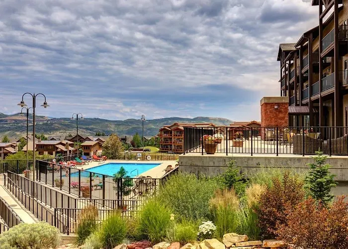 Newly Renovated 2Nd Floor Condo With Pool Hot Tub And In Home Laundry