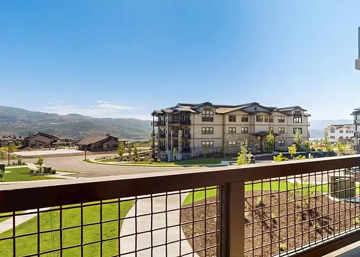 Lakeview Condo With Fireplace Gas Grill & W&D - Close To Skiing Hiking & Lake