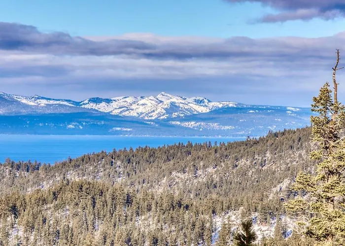 Spectacular Townhouse With Lake Tahoe Views Sleeps 6