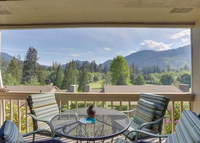 Charming Mountain Condo With Golf Course Views & Nearby Ski Access
