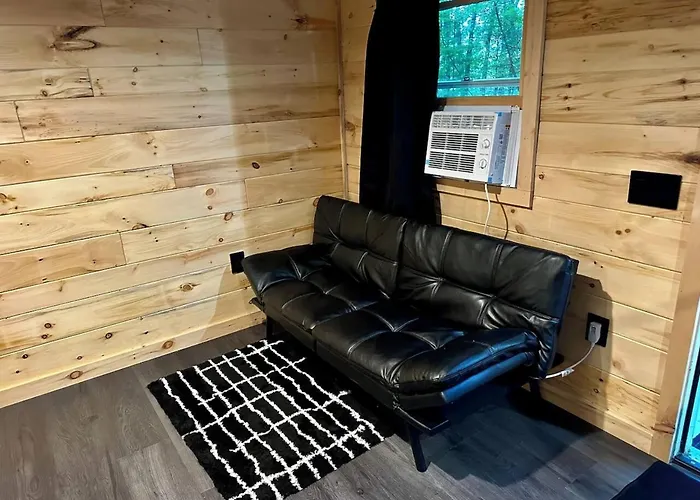 New Cabin W/ Snowmobile Access