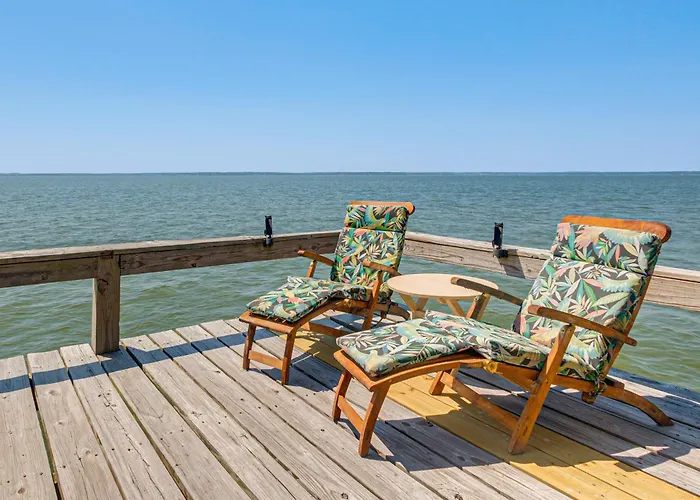 Boat, Fish, Unwind! Lakefront Livingston Getaway