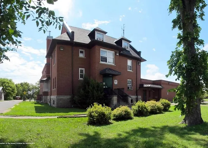 Wardens Quarters: 2 Bedroom Apt